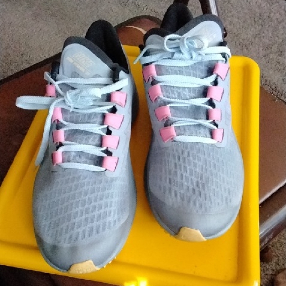 Nike Air Zoom Pegasus 37 Sneaker Youth  6Y Gray Athletic Shoes